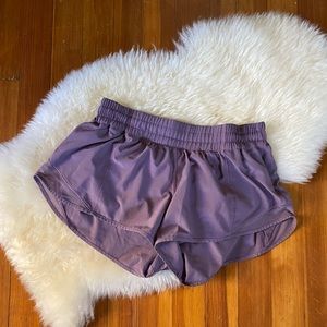 Lululemon Hotty Hot short lined 2.5”